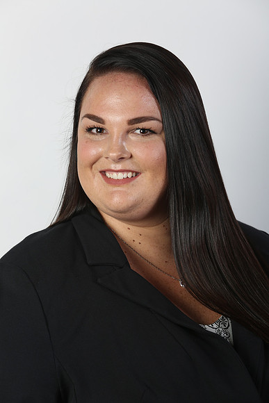 Nikki-MacKenzie-Headshot-4