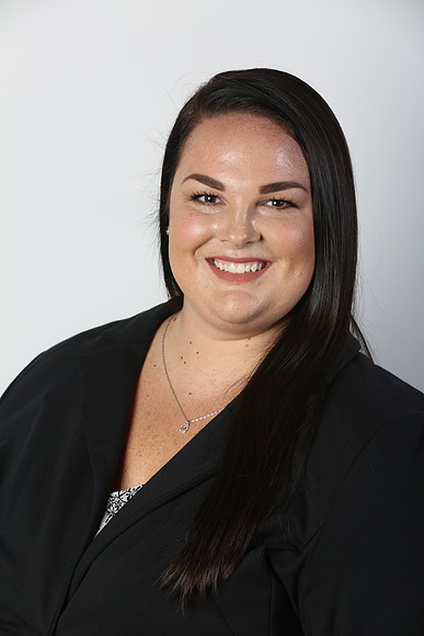 Nikki-MacKenzie-Headshot-8