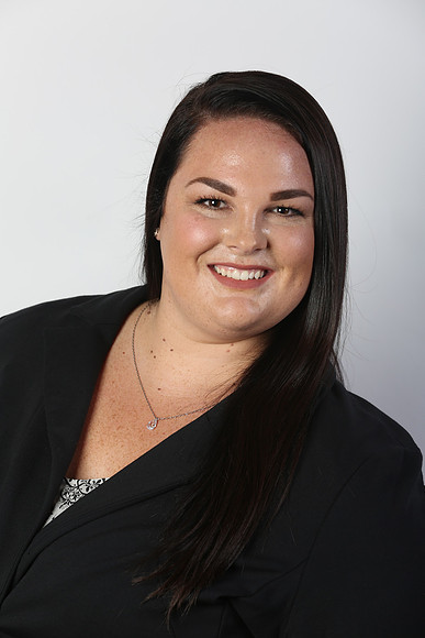 Nikki-MacKenzie-Headshot-9